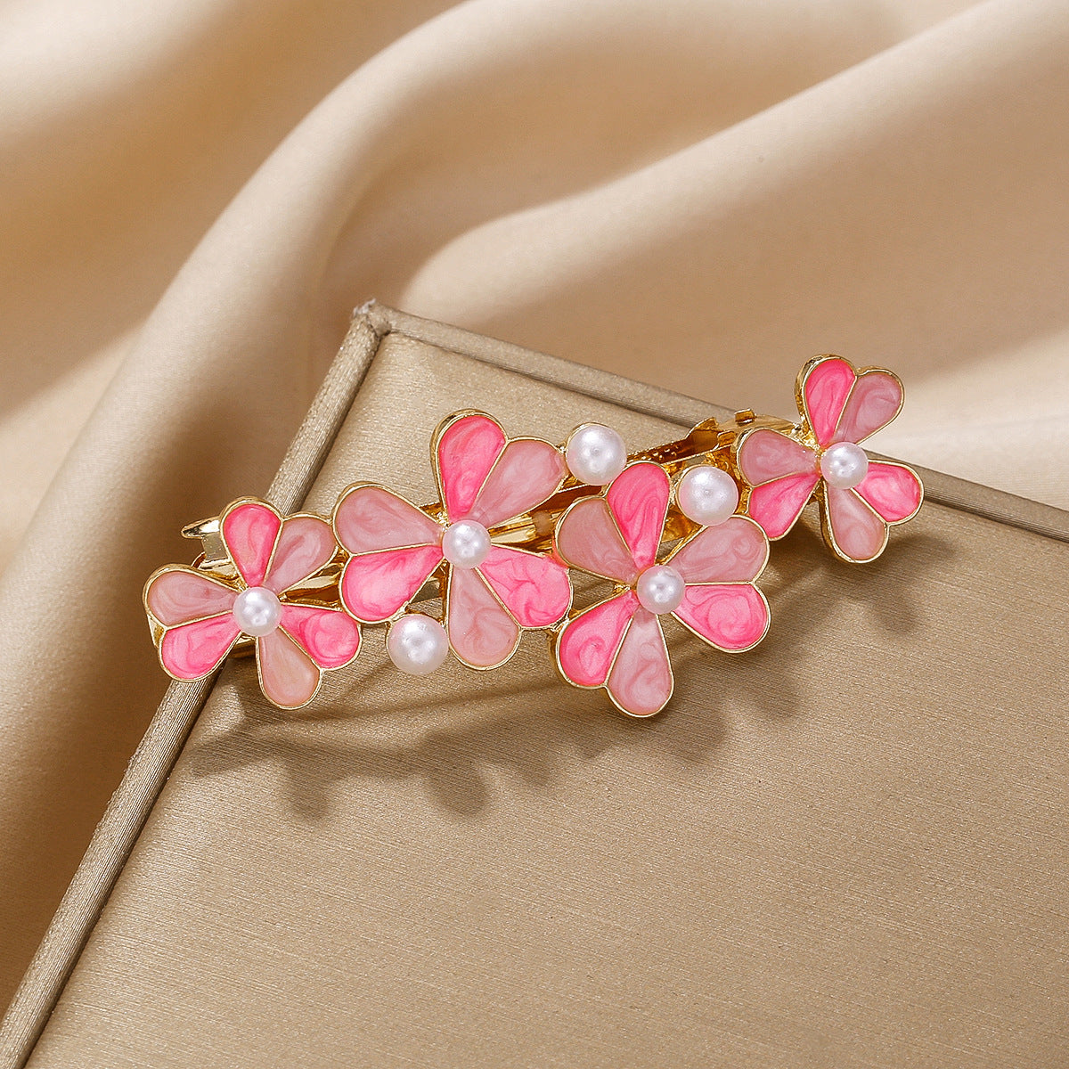 Wholesale Colored pearl oil dripping heart-shaped spring hair clip