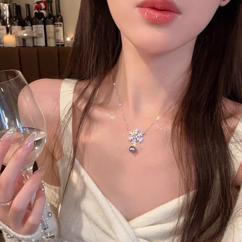 Wholesale Christmas Snowflake Pearl Necklace