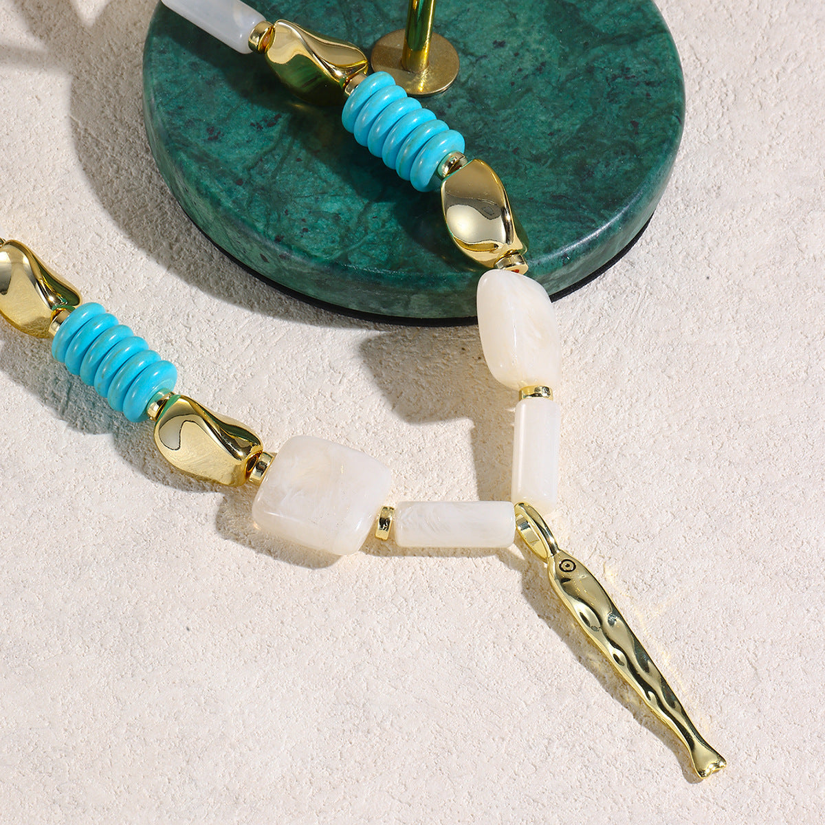 Wholesale Bohemian-style acrylic beaded necklace