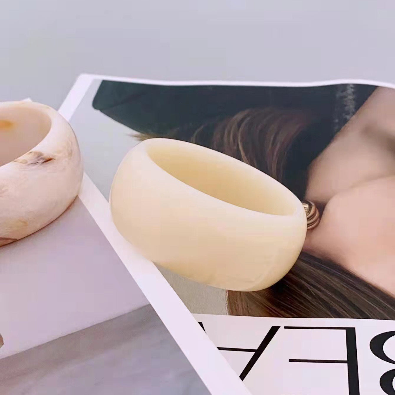 Wholesale Wide Circular Colorful Jelly Colored Dynamic Acrylic Resin Eco-friendly Bracelet