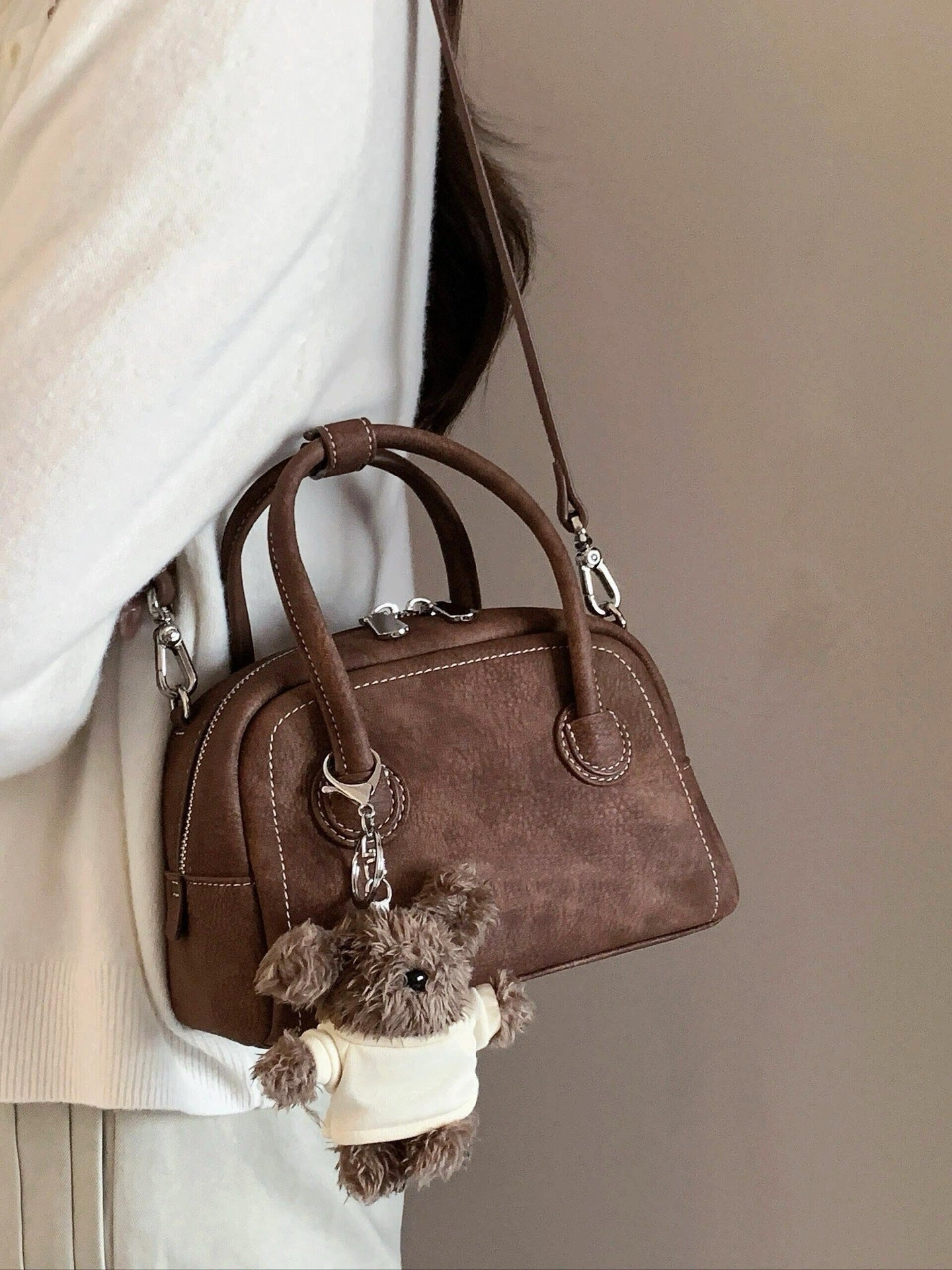 Wholesale Brown handheld bowling bag autumn and winter high-end niche retro messenger bag