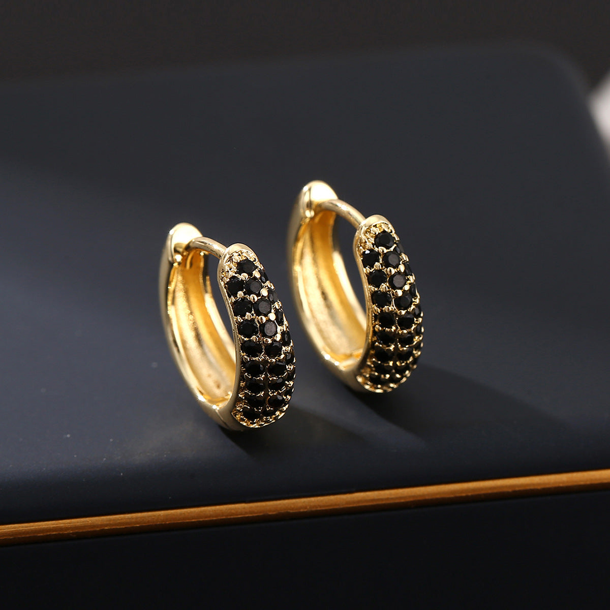 Wholesale  jewelry luxury temperament copper inlaid zirconium geometric oval ear buckle trend hip hop earrings