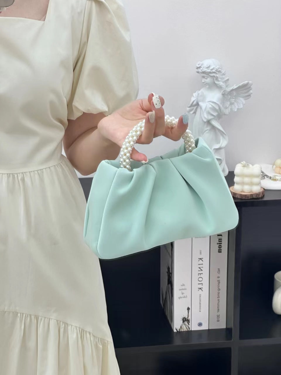Wholesale Fashion Pleated Pearl Handbag Cloud Bag
