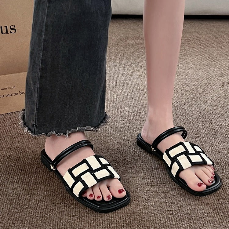Wholesale All-match Roman Flat All-match Black and White Slippers