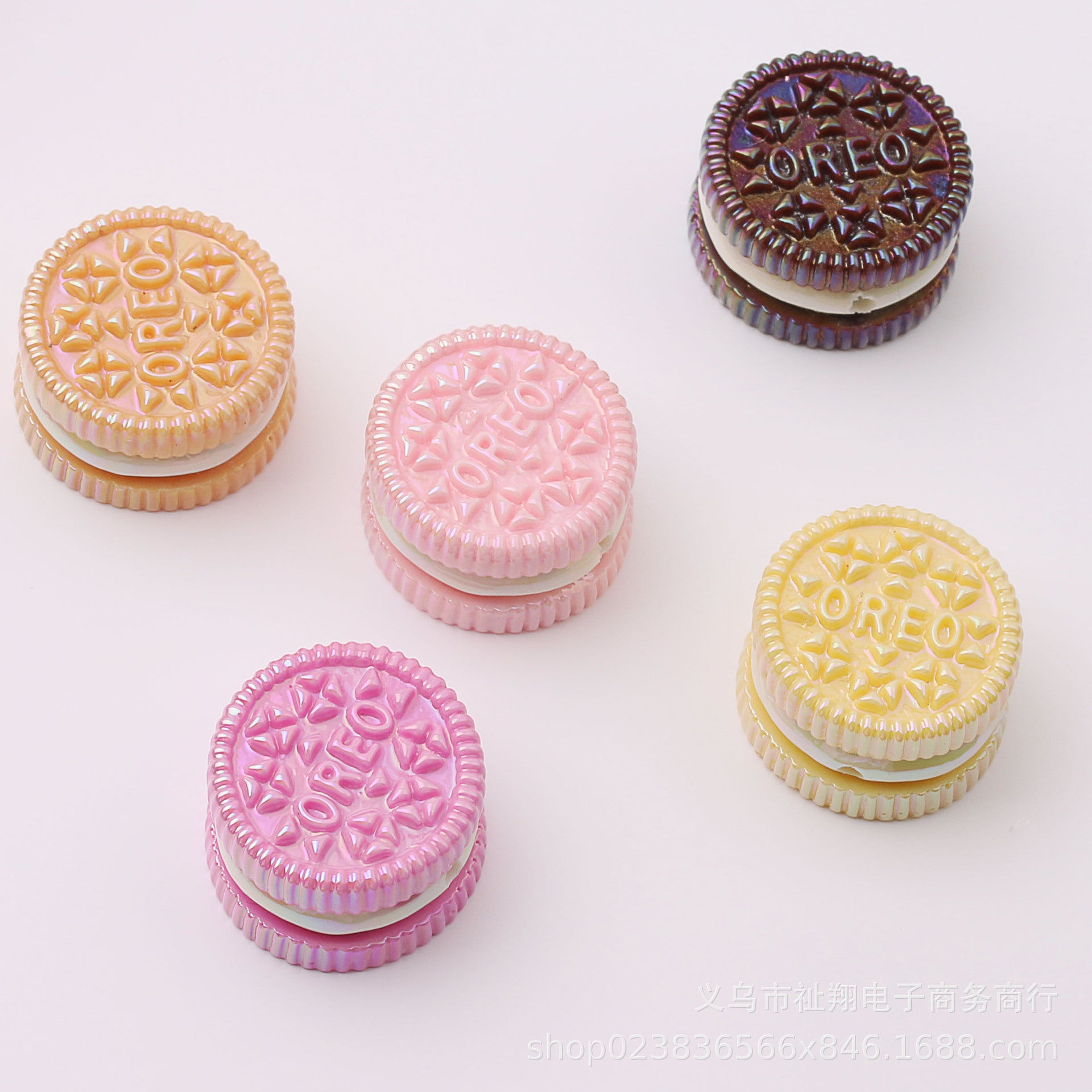 Wholesale 100pcs/pack Resin Through-hole UV Color-plated Macron Sandwich Biscuit DIY Beads