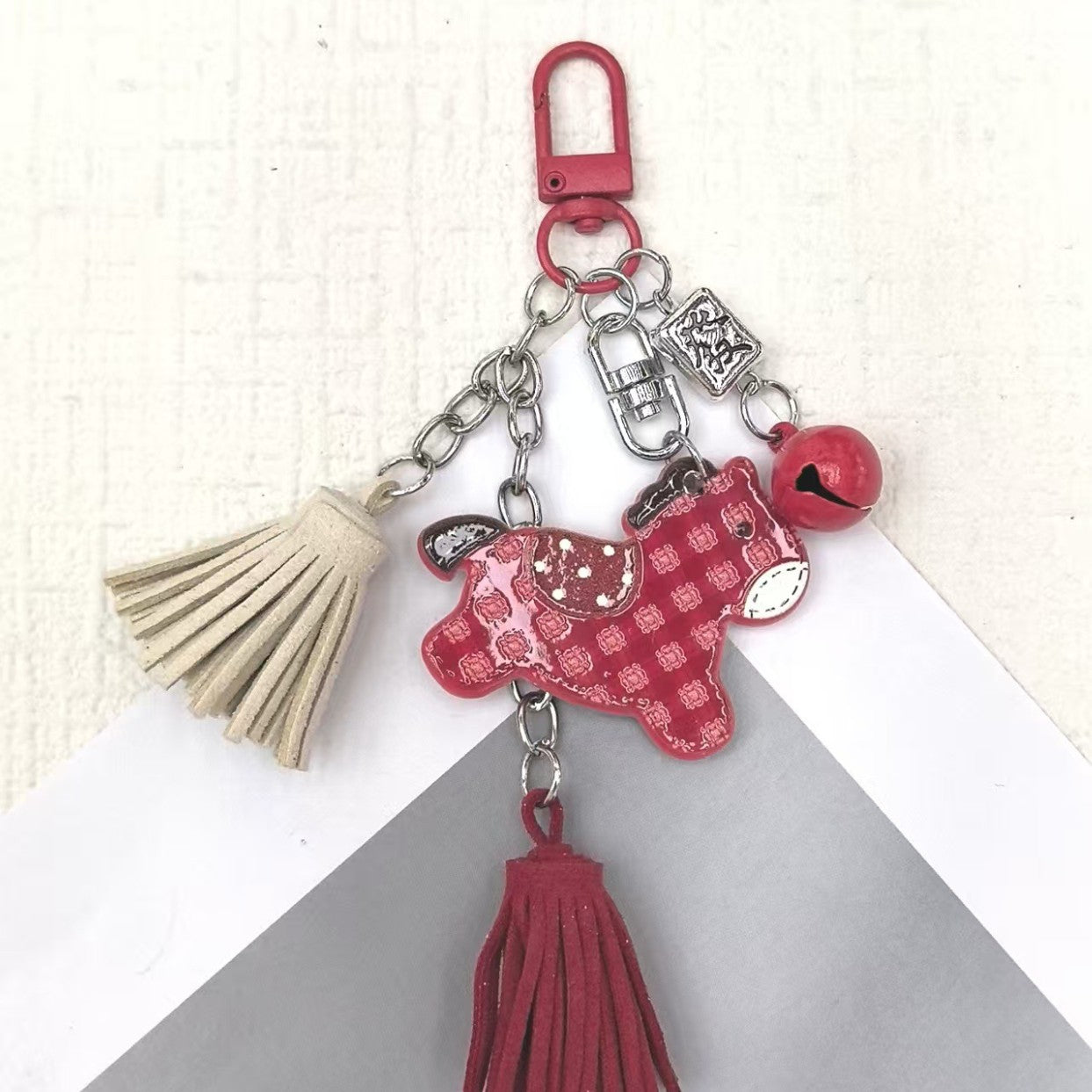Wholesale Mesh horse tassel pendant acrylic keychain