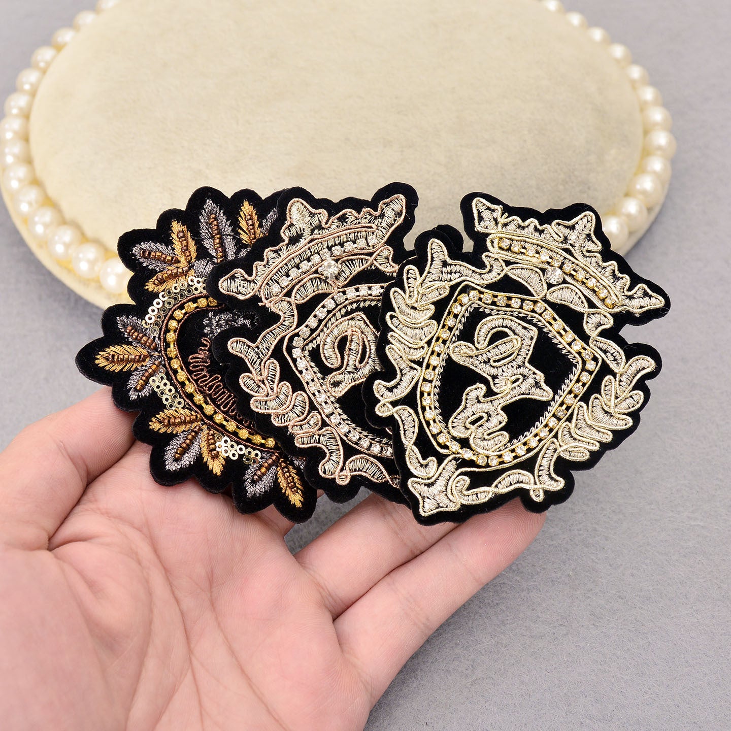 Wholesale College Style 3D Embroidered Tiger Badge Patch Beaded Felt Applique Fashion Accessory For Suit Or Towel Boutique Resale Gift