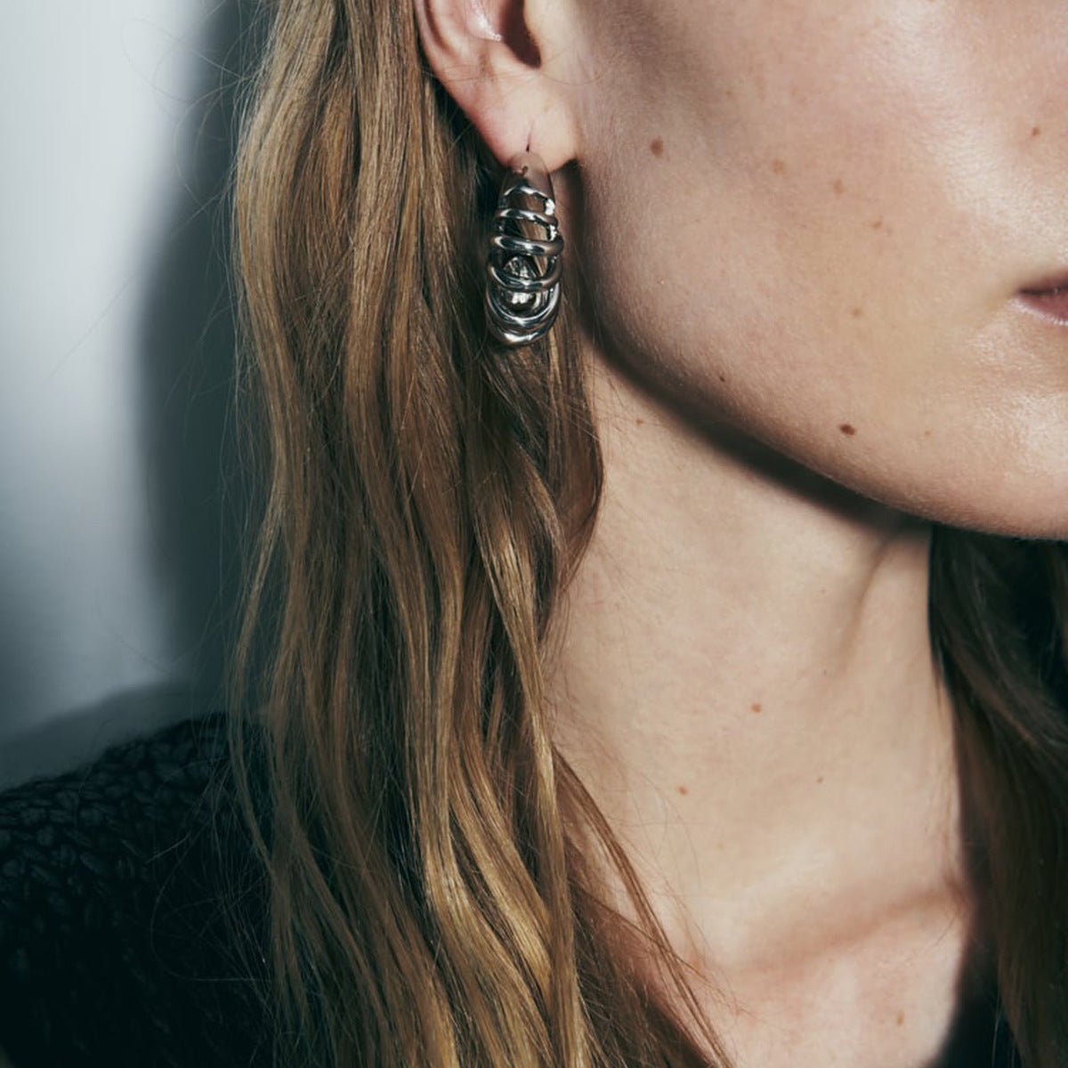 Wholesale Vintage Hollow C-Shaped Thread Spring Earrings