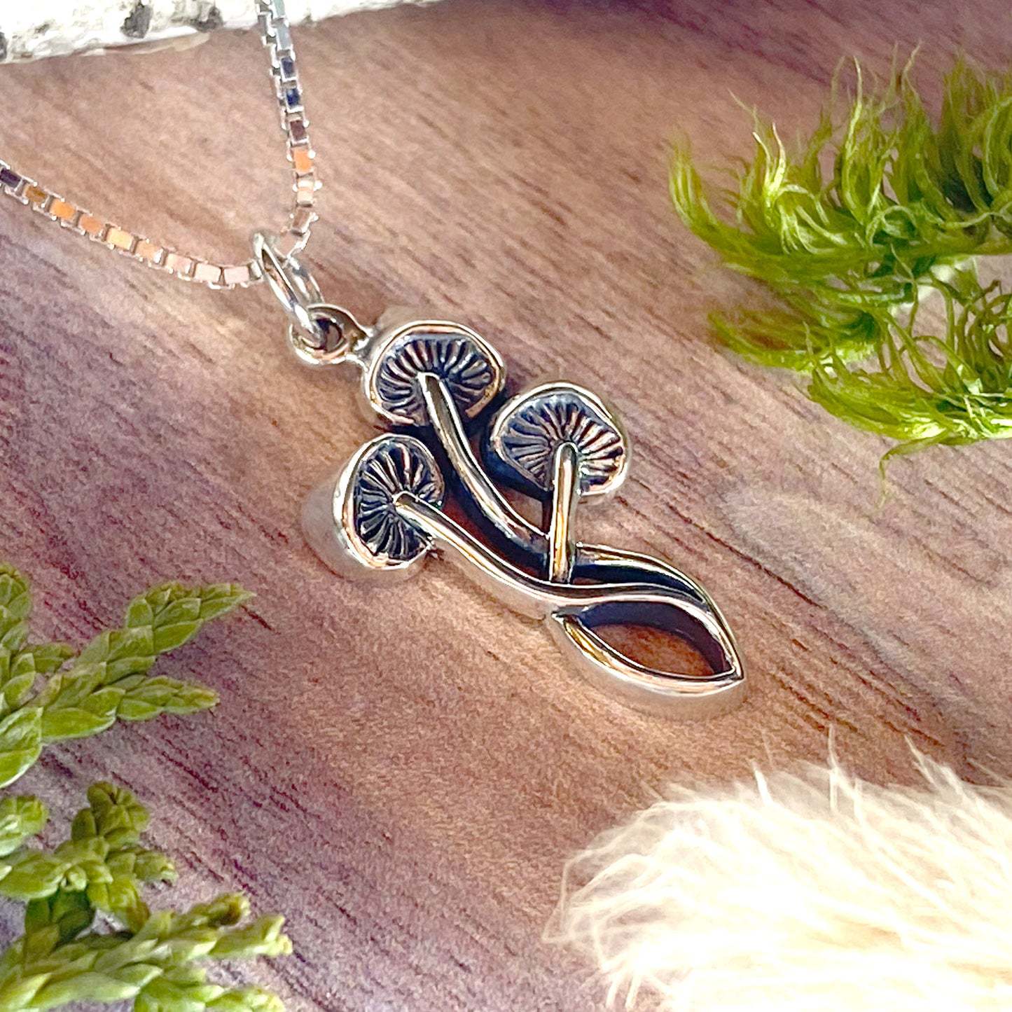 Wholesale mushroom alloy pendant  clavicle chain