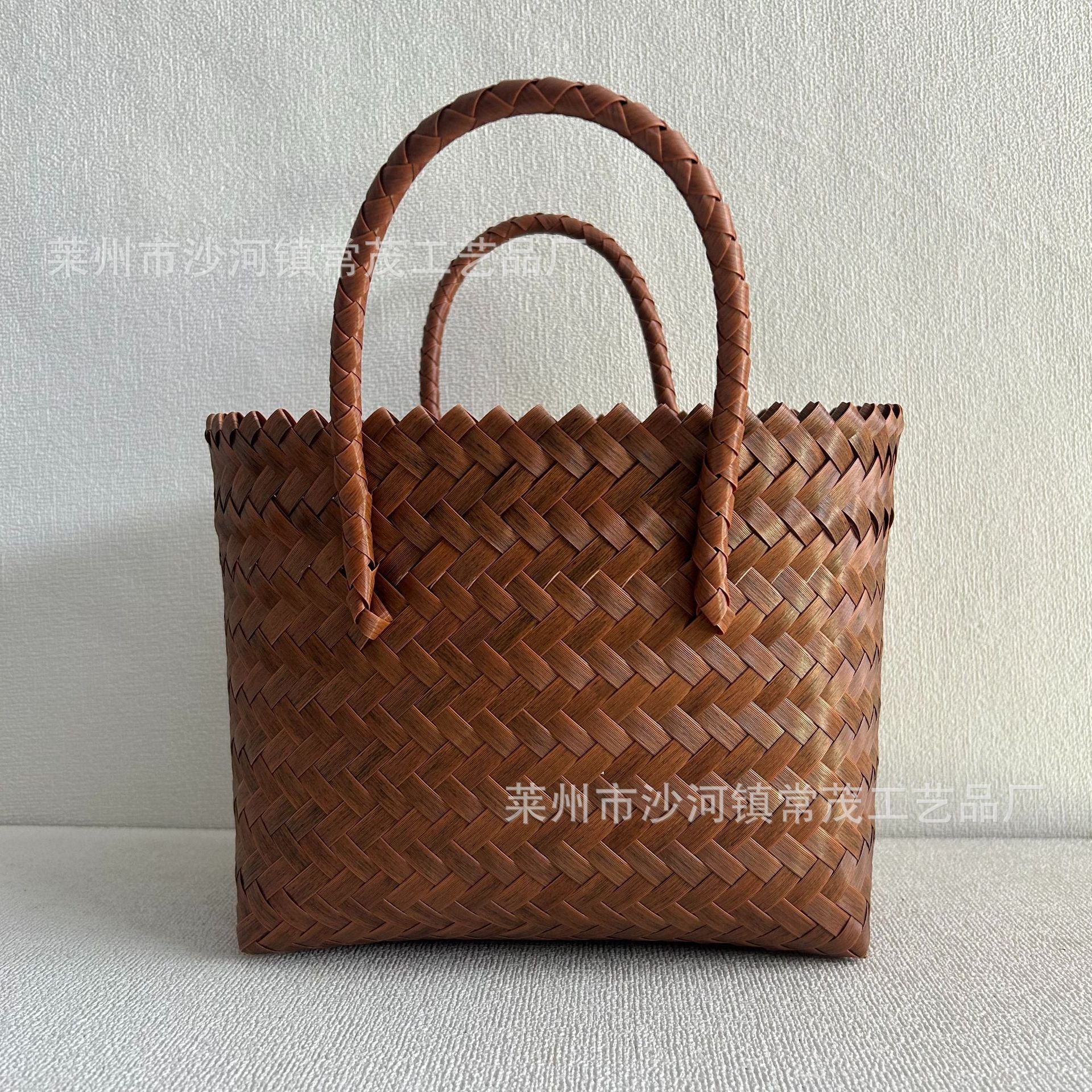 Wholesale Straw and rattan retro spring and summer beach vacation shoulder handbag