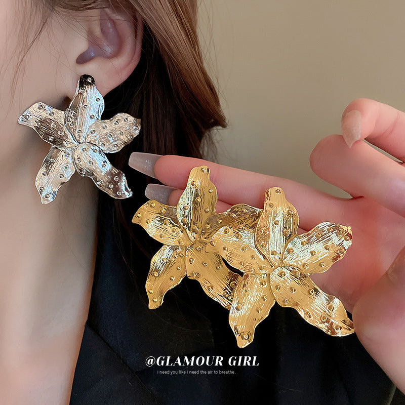 Wholesale Flower Scalloped Metal Earrings