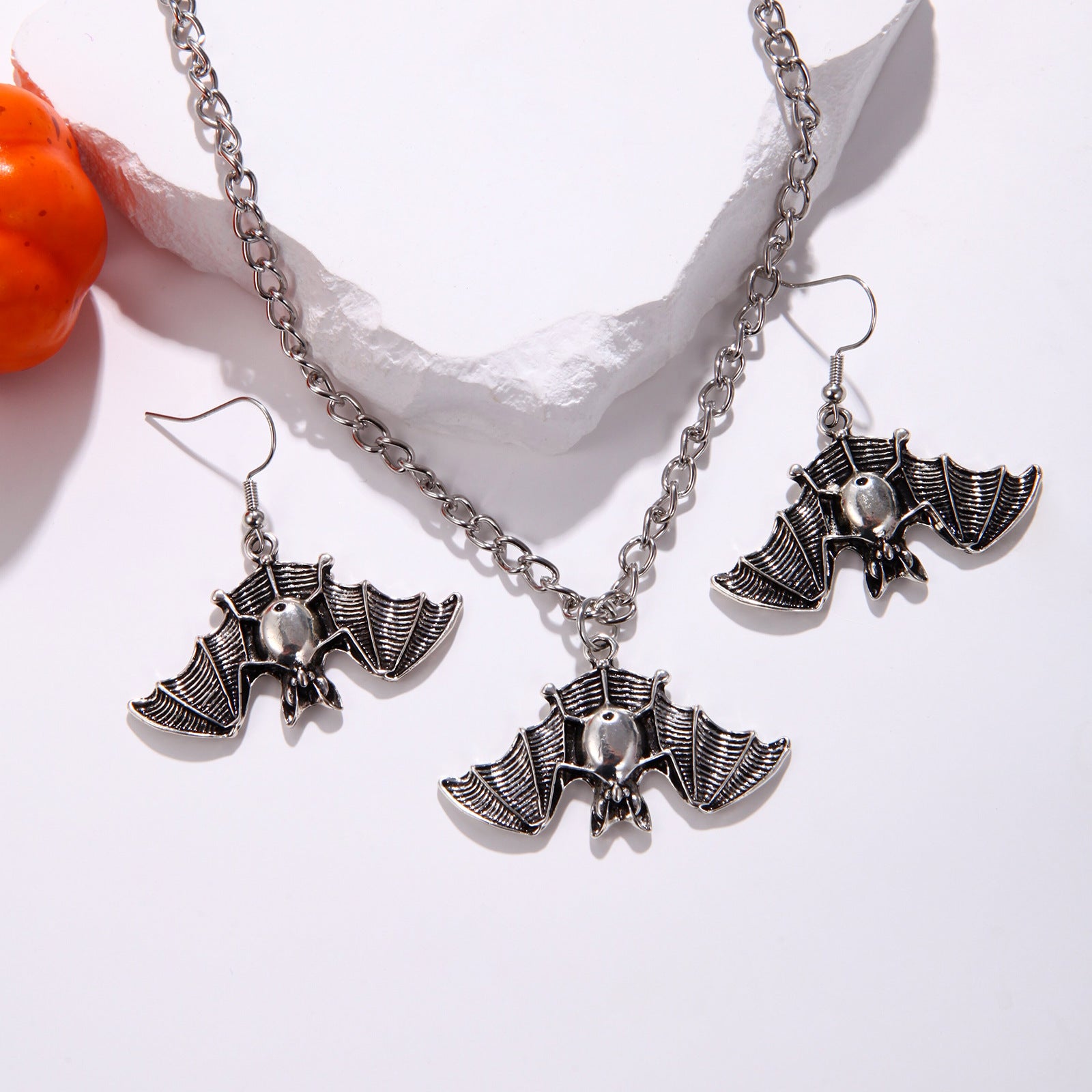 Wholesale Emerald Green   Bat Skull Design Zinc Alloy Earrings Necklace Jewelry Set Fashion Accessory Gift
