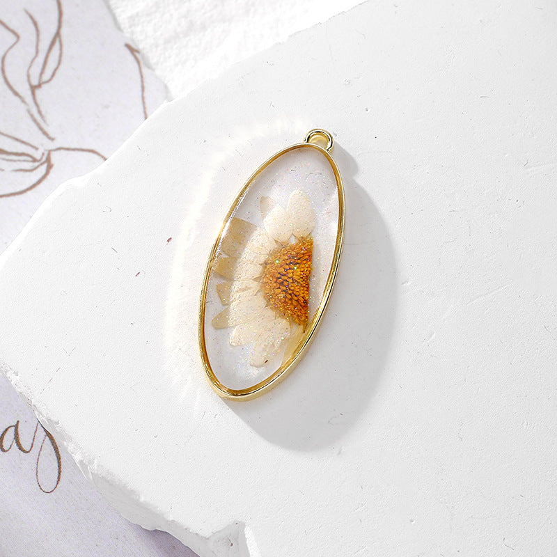 Wholesale 10pcs/pack Oval Glitter Daisy Dried Flower Flower Pendant DIY Alloy Epoxy Plant Earrings Necklace Keychain Accessories