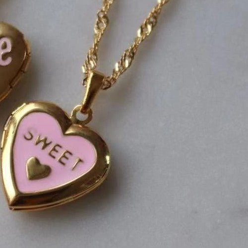 Wholesale Butterfly Shell Photo Album Photo Frame Necklace Retro Retractable Necklace Plated with Real Gold Color