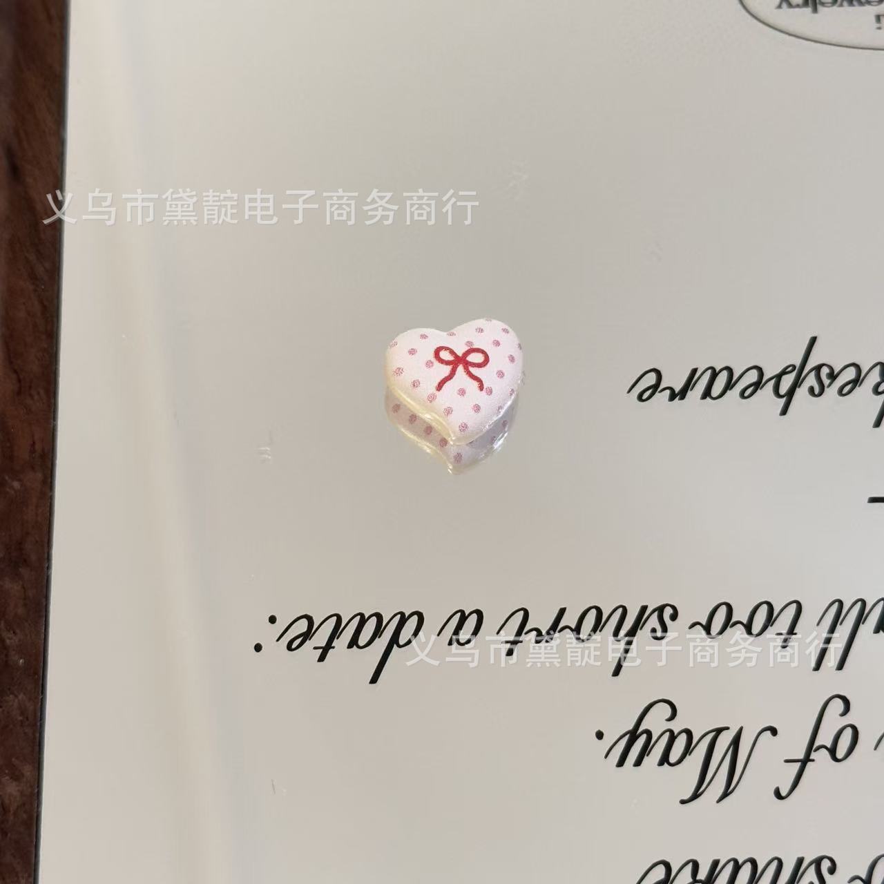 Wholesale 10pcs Relief Plaid Bear Crooked Apple Heart Acrylic Beads