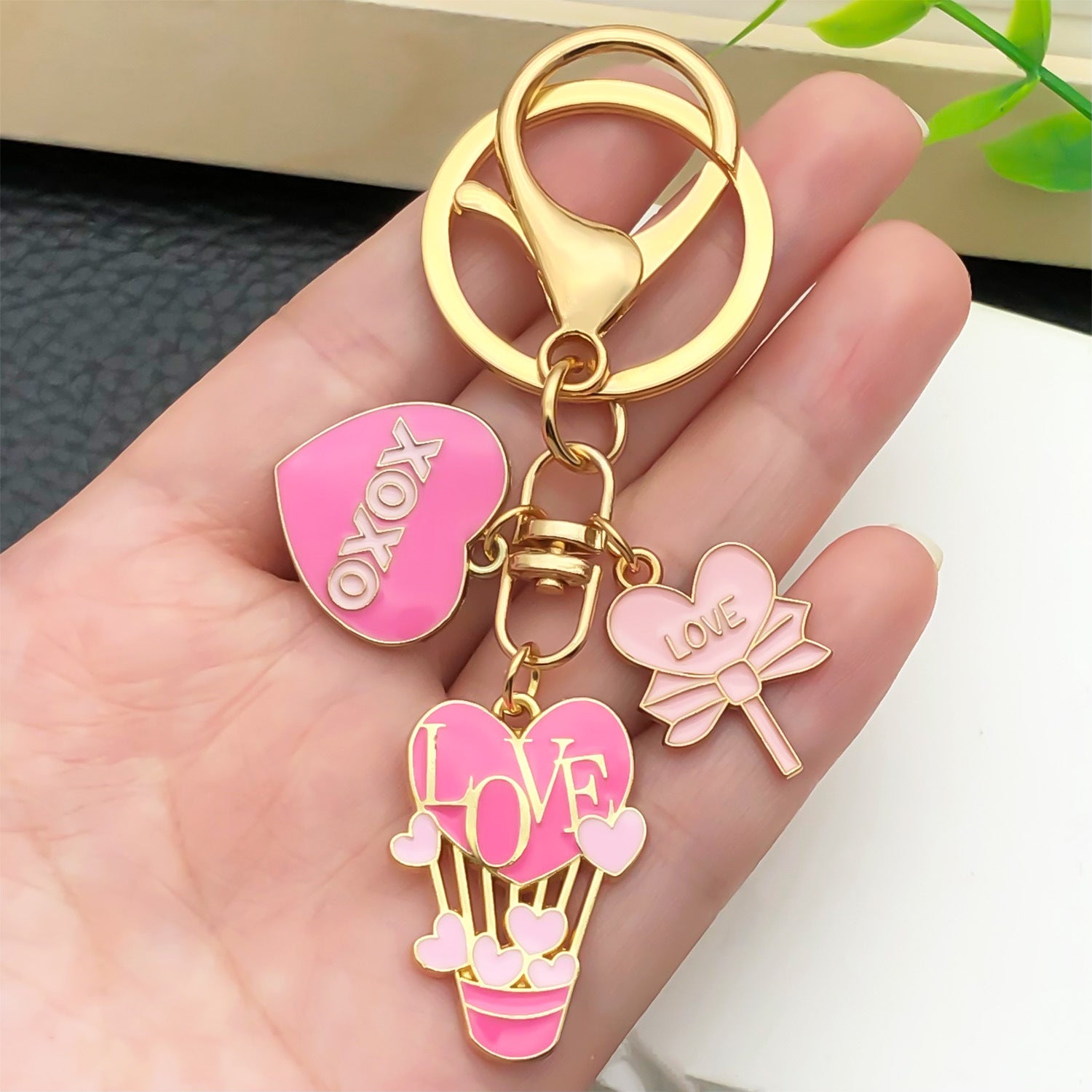 Wholesale  Valentine' s Day Oil Dripping Pink Love Heart Keychain
