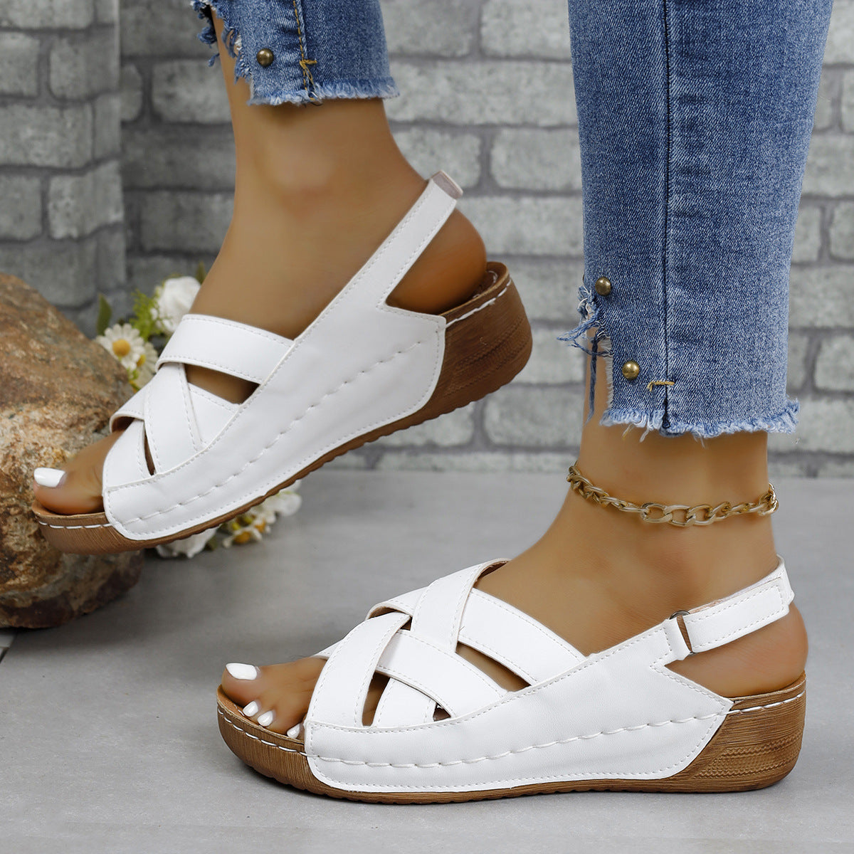 Wholesale Wedge Heel Heightening Outdoor Comfortable Hook and Loop Sandals