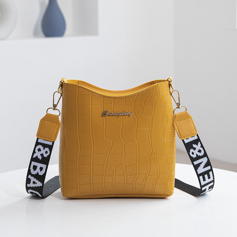 Wholesale PU Crocodile Pattern Crossbody Bag, Printed Woven Strap, Shoulder Strap, Bucket Bag