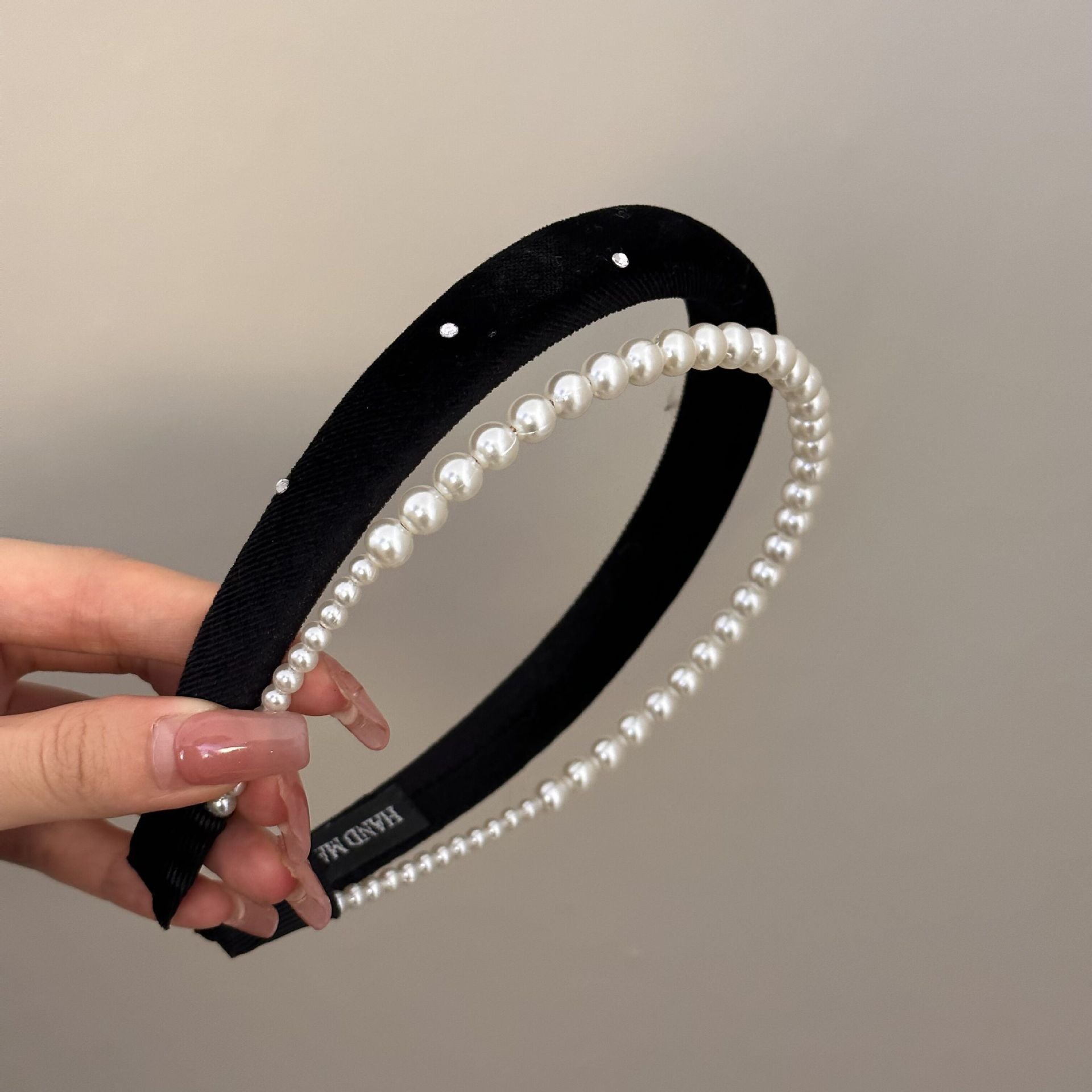 Wholesale Small fragrance style pearl headband French retro black headband
