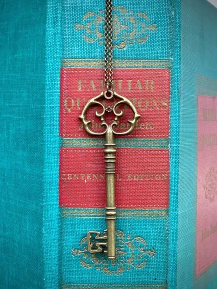 Wholesale Fashion simple gothic retro punk pattern key necklace