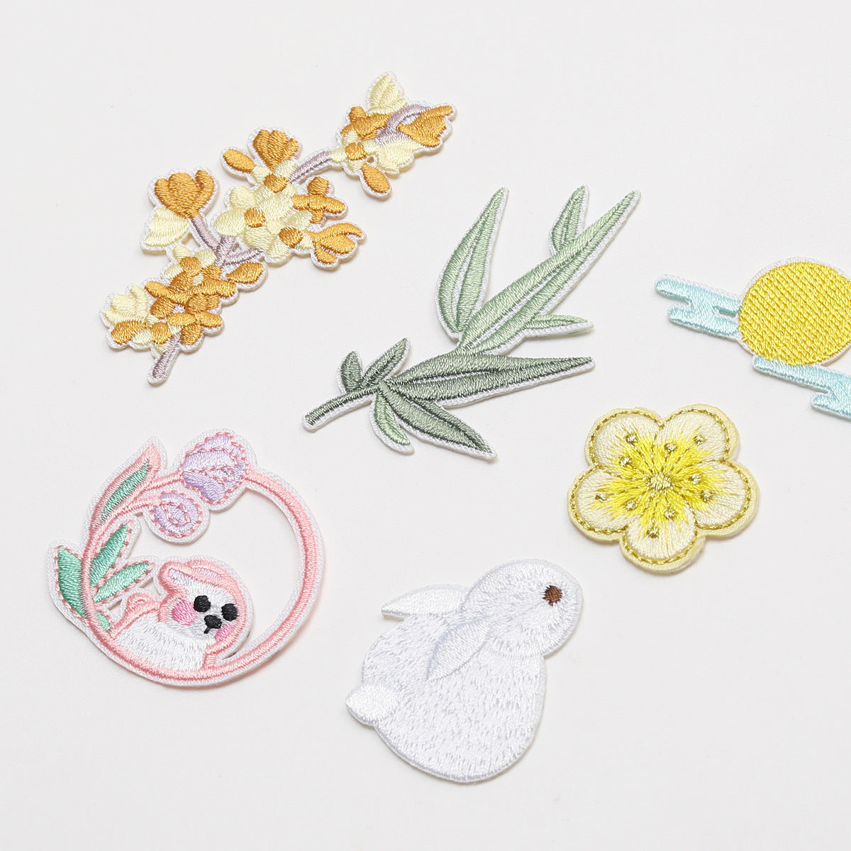 Wholesale Twill Embroidered Patches Rabbit Flower Moon Design DIY Craft Supply For Clothing Bags Towel Decoration