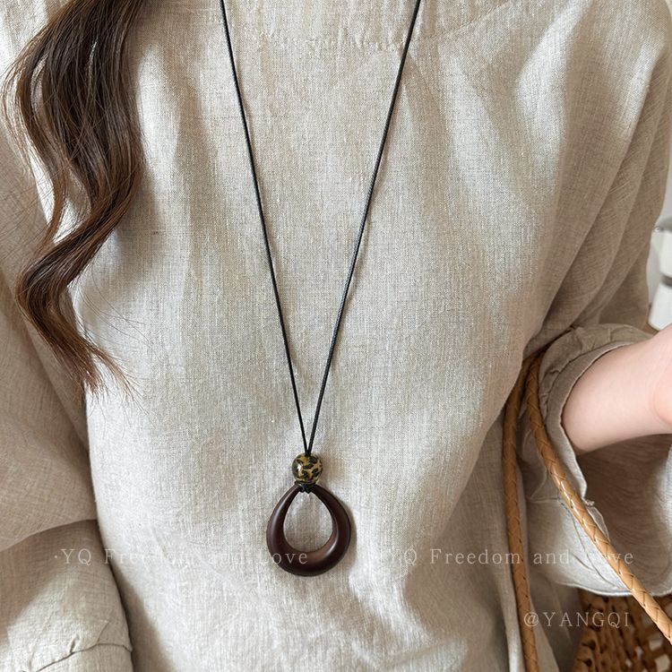 Wholesale Irregular circular pendant with adjustable long necklace