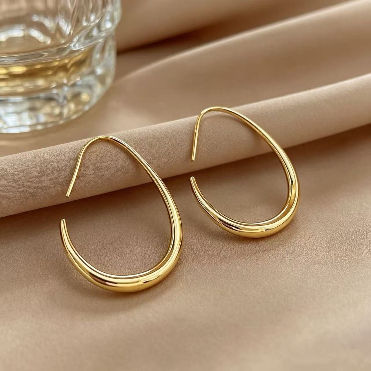Wholesale Zinc Alloy Geometric Teardrop Earrings For Women Minimalist Silver Tone Everyday Jewelry Chic Boutique Resale Accessory