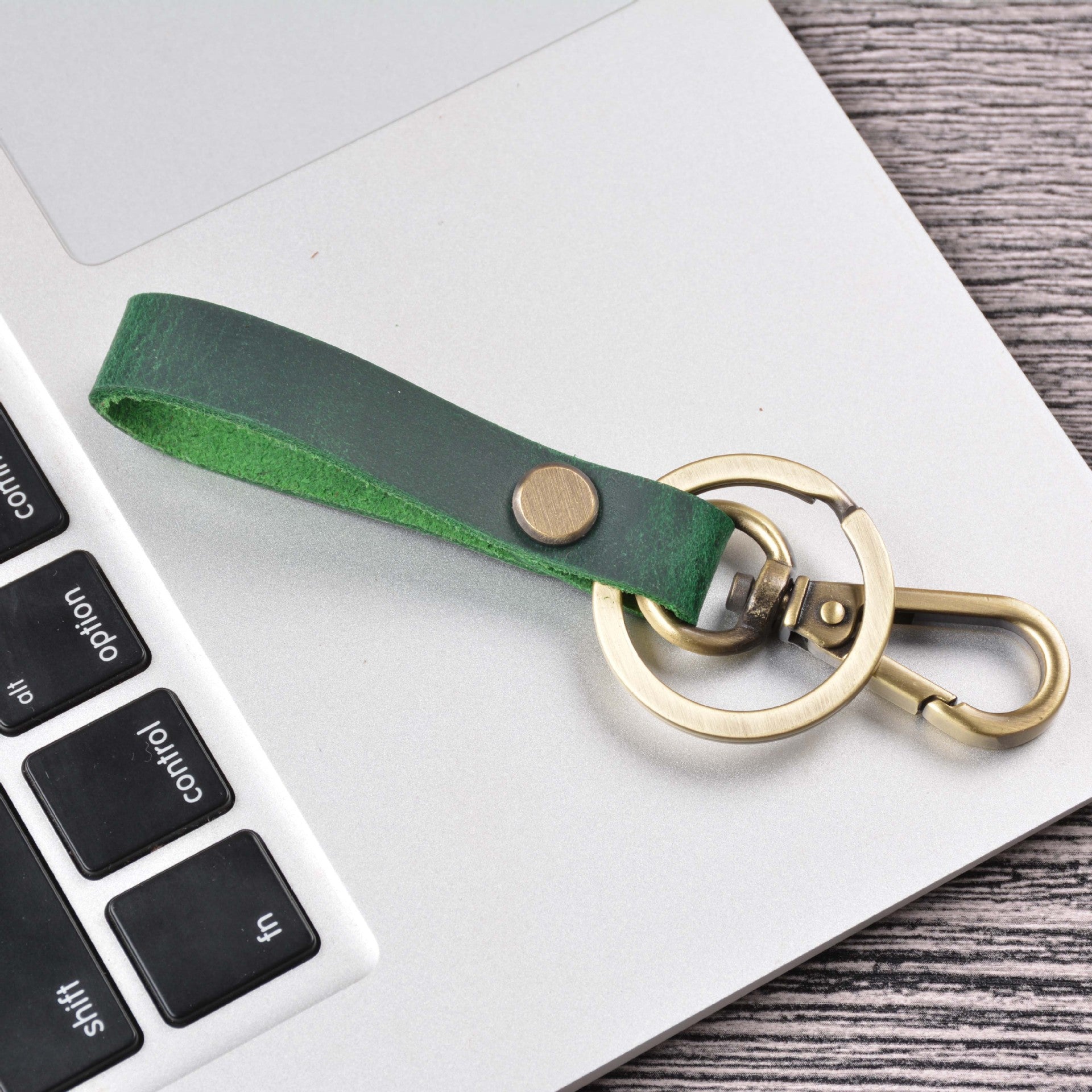 Wholesale Handmade Vintage Cowhide Bronze Car Keychain