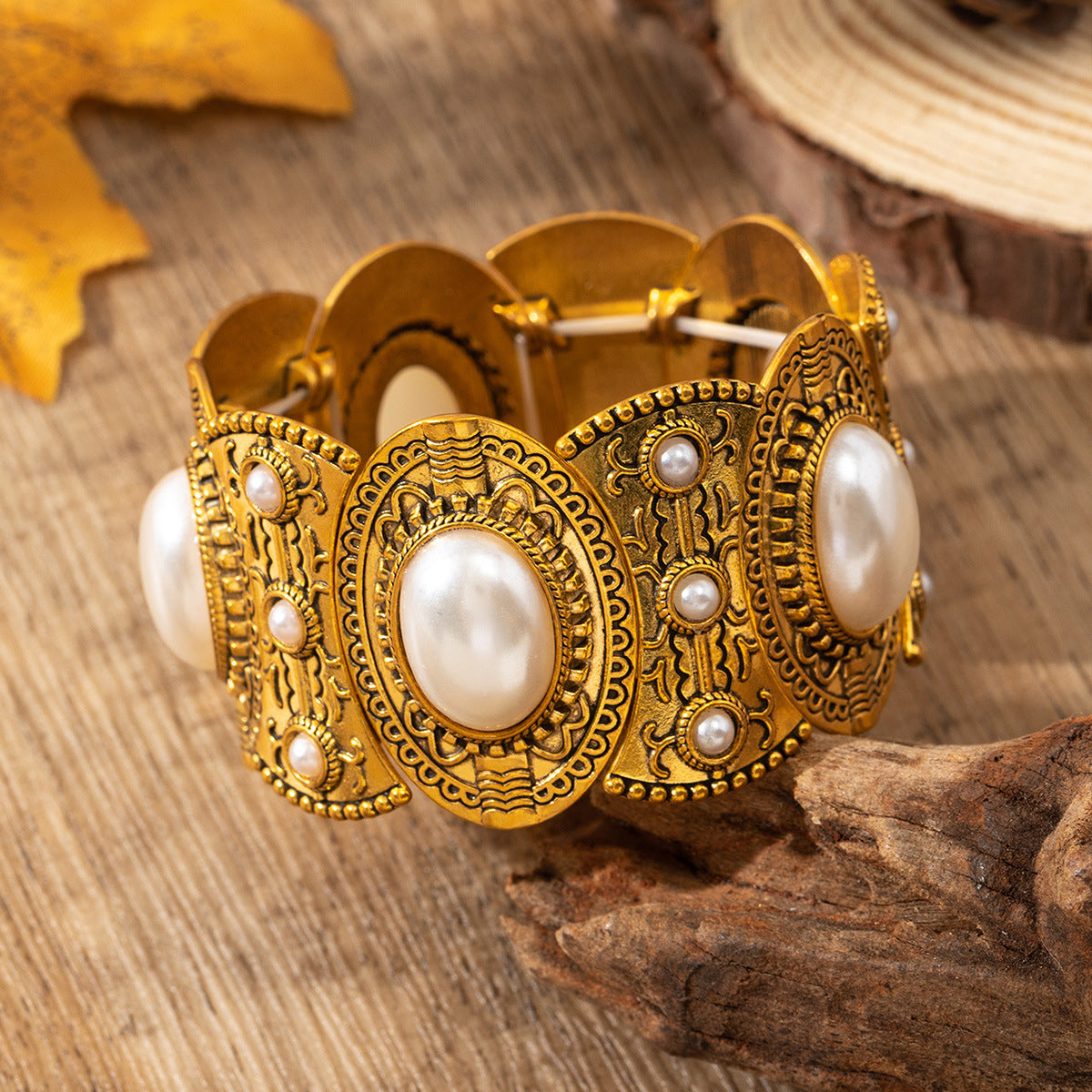 Wholesale Vintage alloy bracelet women' s Bohemian pearl bracelet
