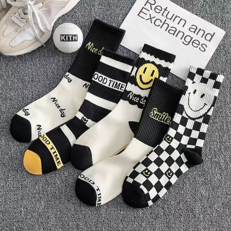 Wholesale Autumn and Winter Cartoon Wild Black and White Cute Mid-rise Socks