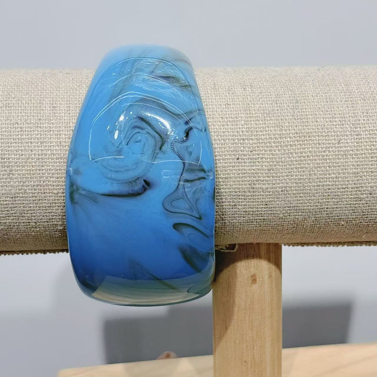 Wholesale Resin oval wide version geometric arc resin smudged coffee color bracelet spring and summer bracelet