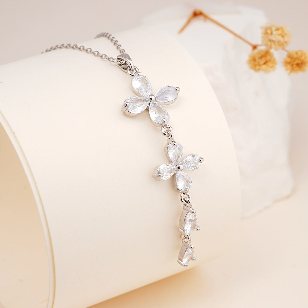 Wholesale Butterfly Flowers  Light and Luxurious Clavicle Necklace