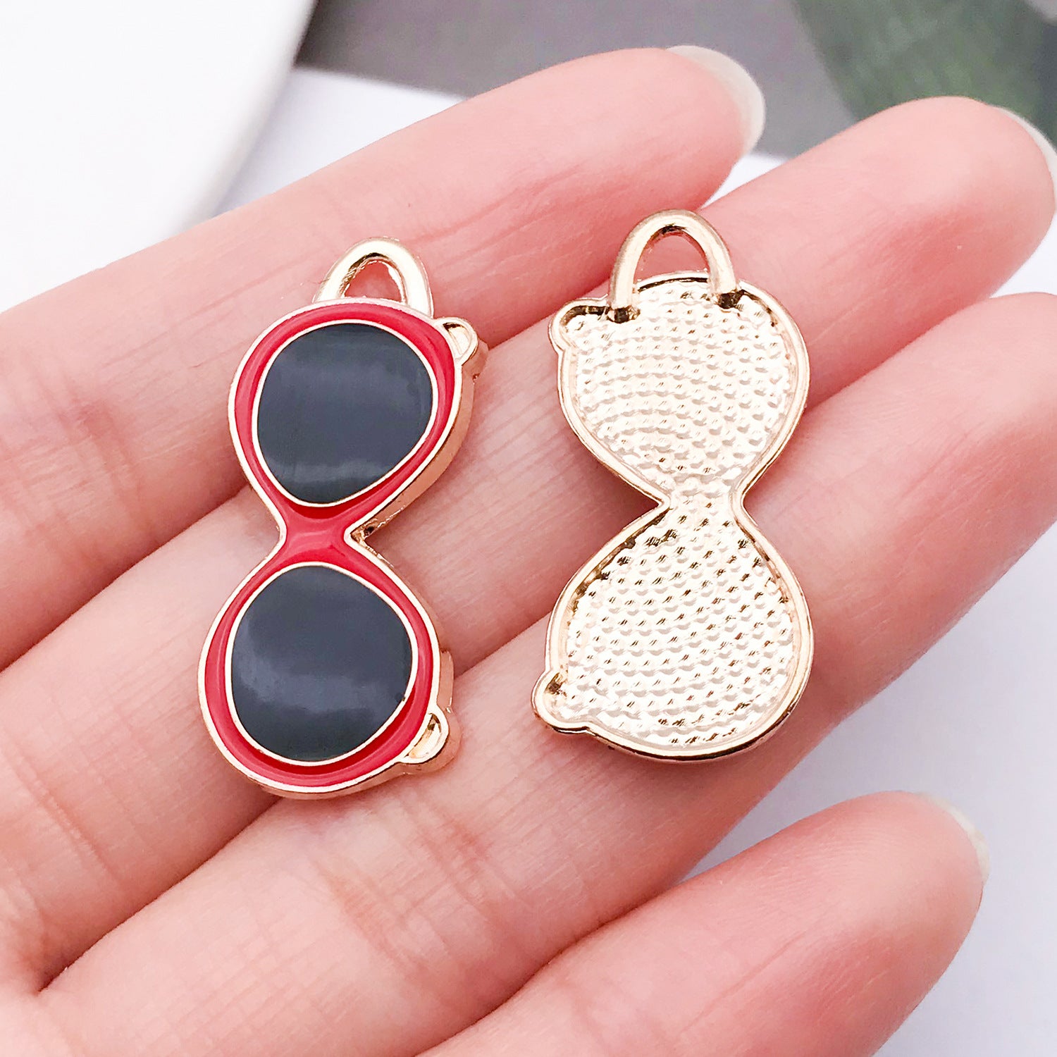 Wholesale Chic Lipstick High Heel Zinc Alloy Pendants Electroplated Oil Drip Charms For DIY Jewelry Fashion Accessory Gift Resale
