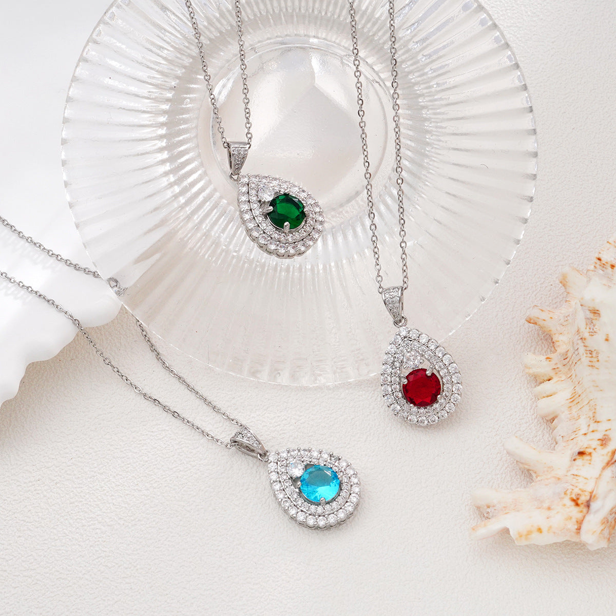 Wholesale Women' s Necklace Love Fresh Simple Clavicle Chain Pendant