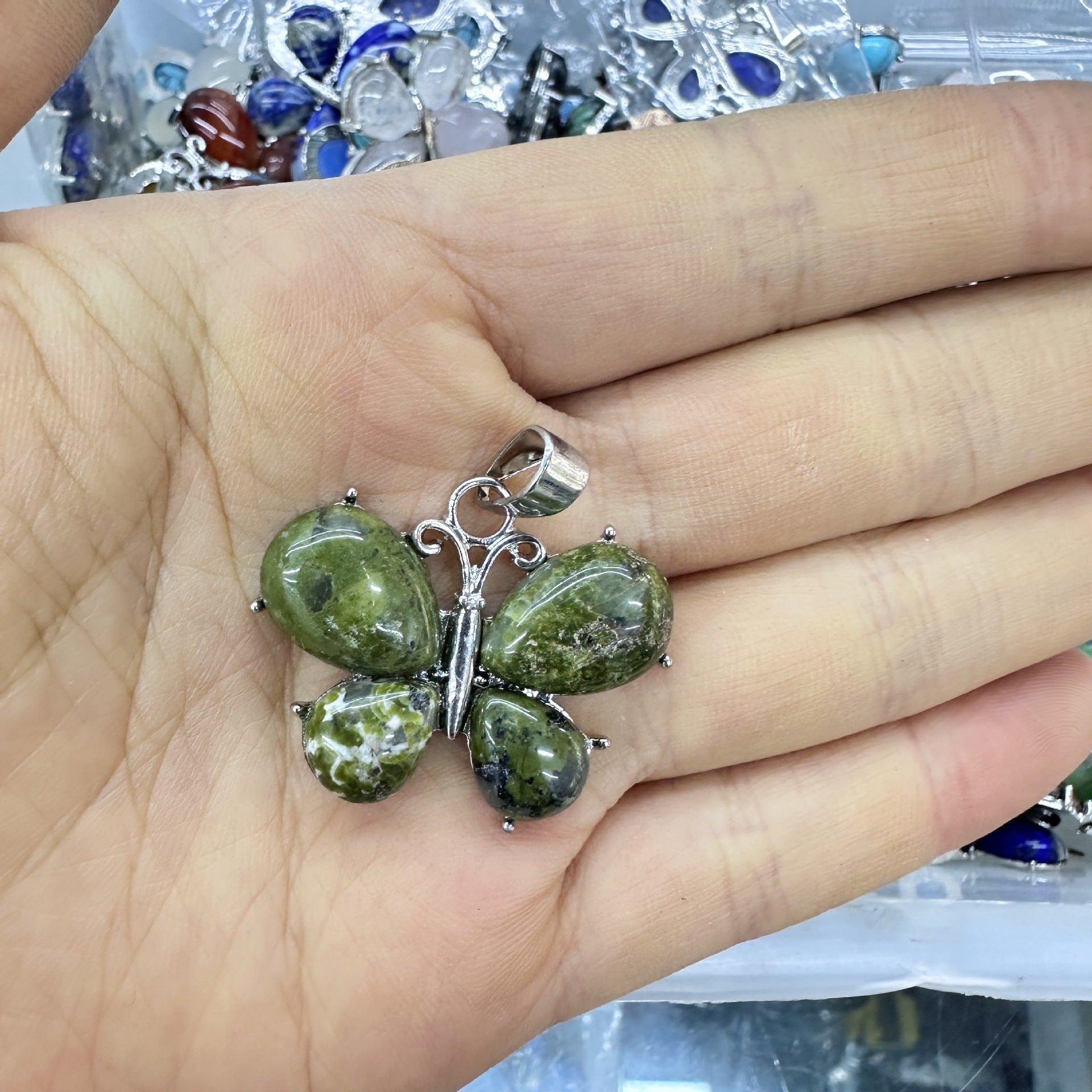 Wholesale Crystal Butterfly Pendant Amethyst Tiger Eye Natural Stone  Necklace