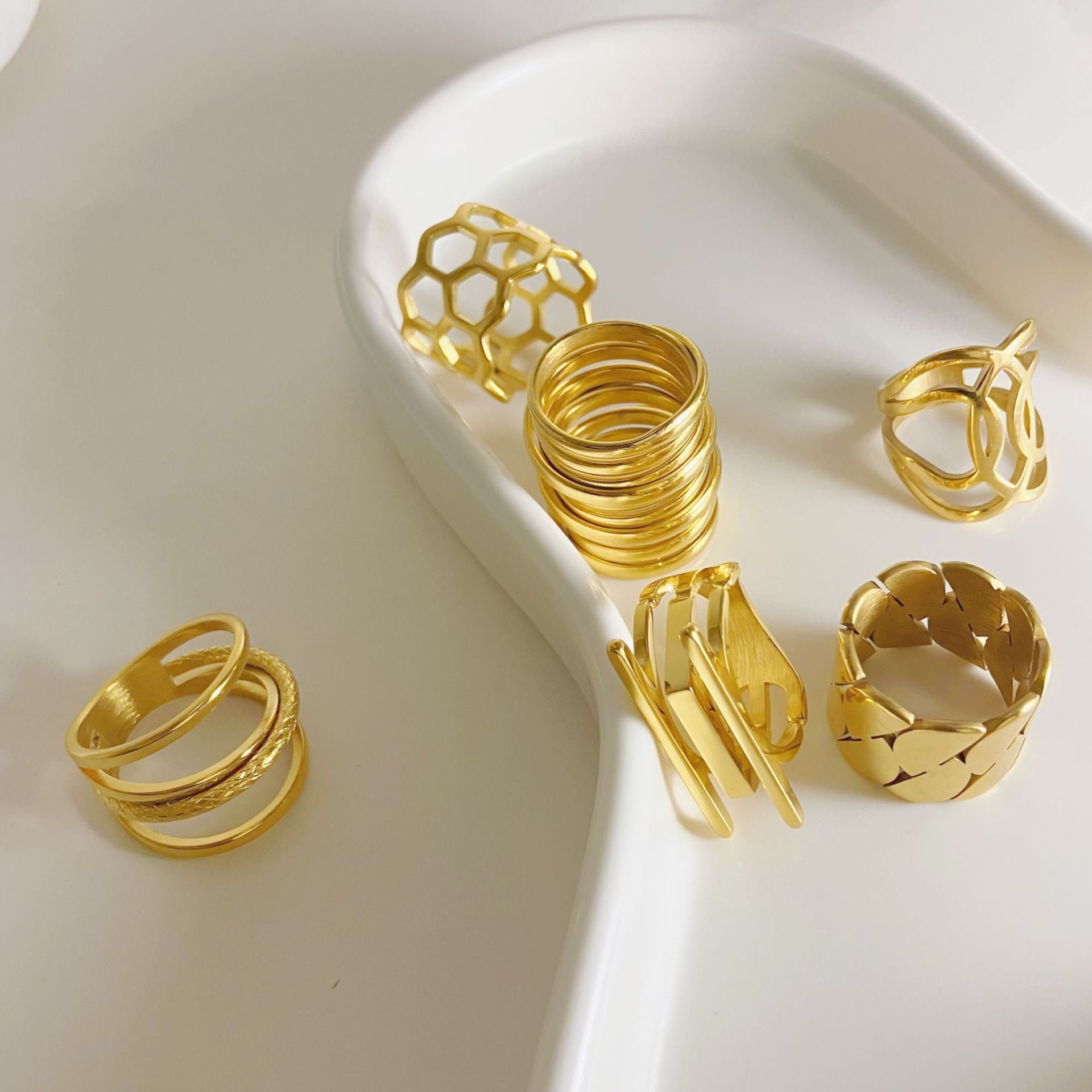 Recubrimiento de oro de anillo geométrico de acero inoxidable al por mayor