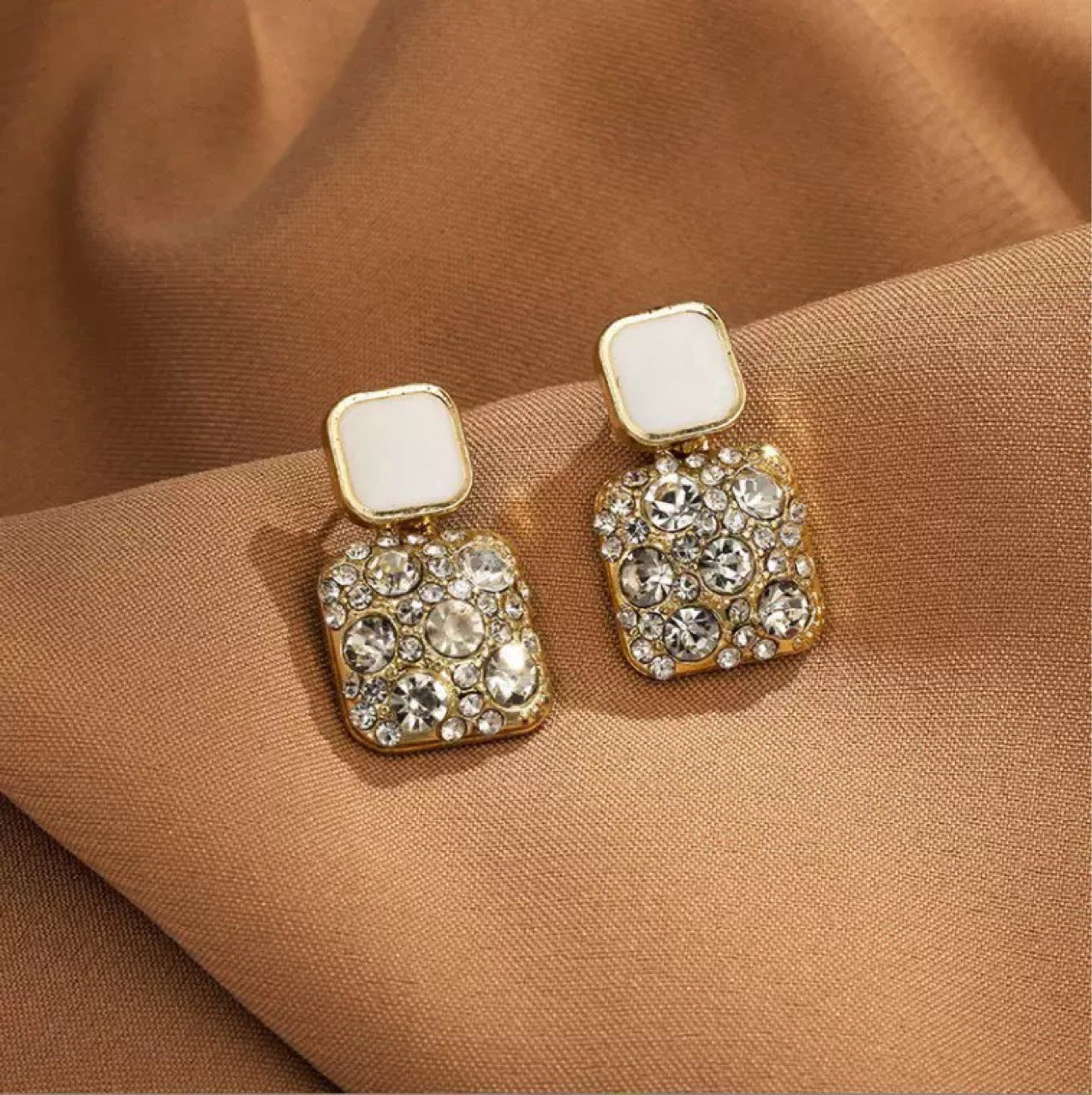 Wholesale Trendy Fashion Commuter Earrings,  Stylish and Unique Ear Studs