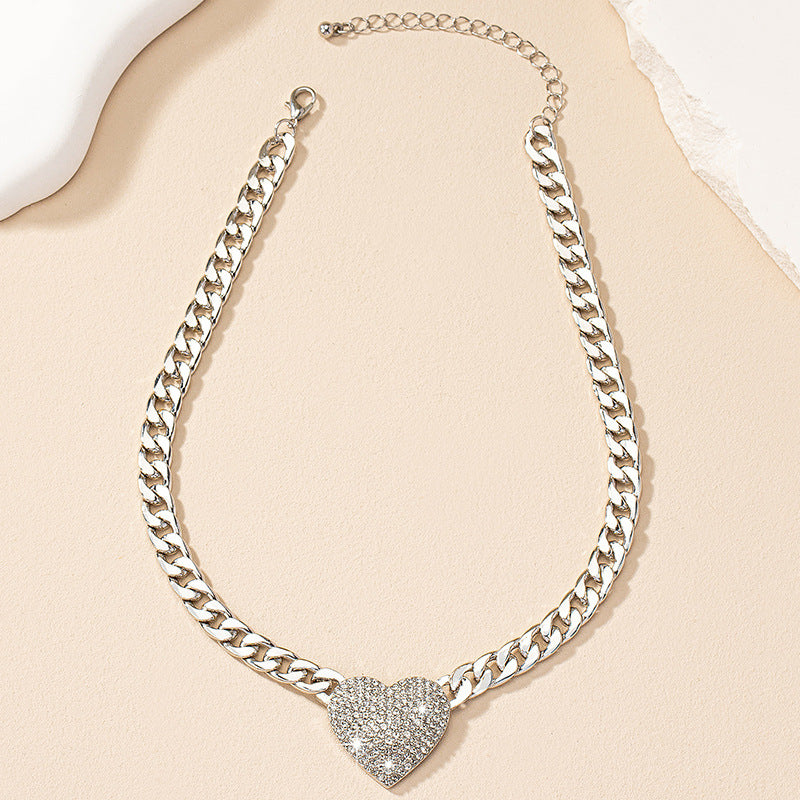 Wholesale Alloy Electroplated Golden Heart Pendant Necklace Cuban Chain Women S Trendy Jewelry Accessory Casual Gift