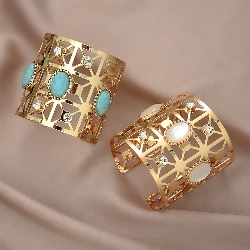 Wholesale Exaggerated Metal Oval Turquoise Open Hollow Bracelet