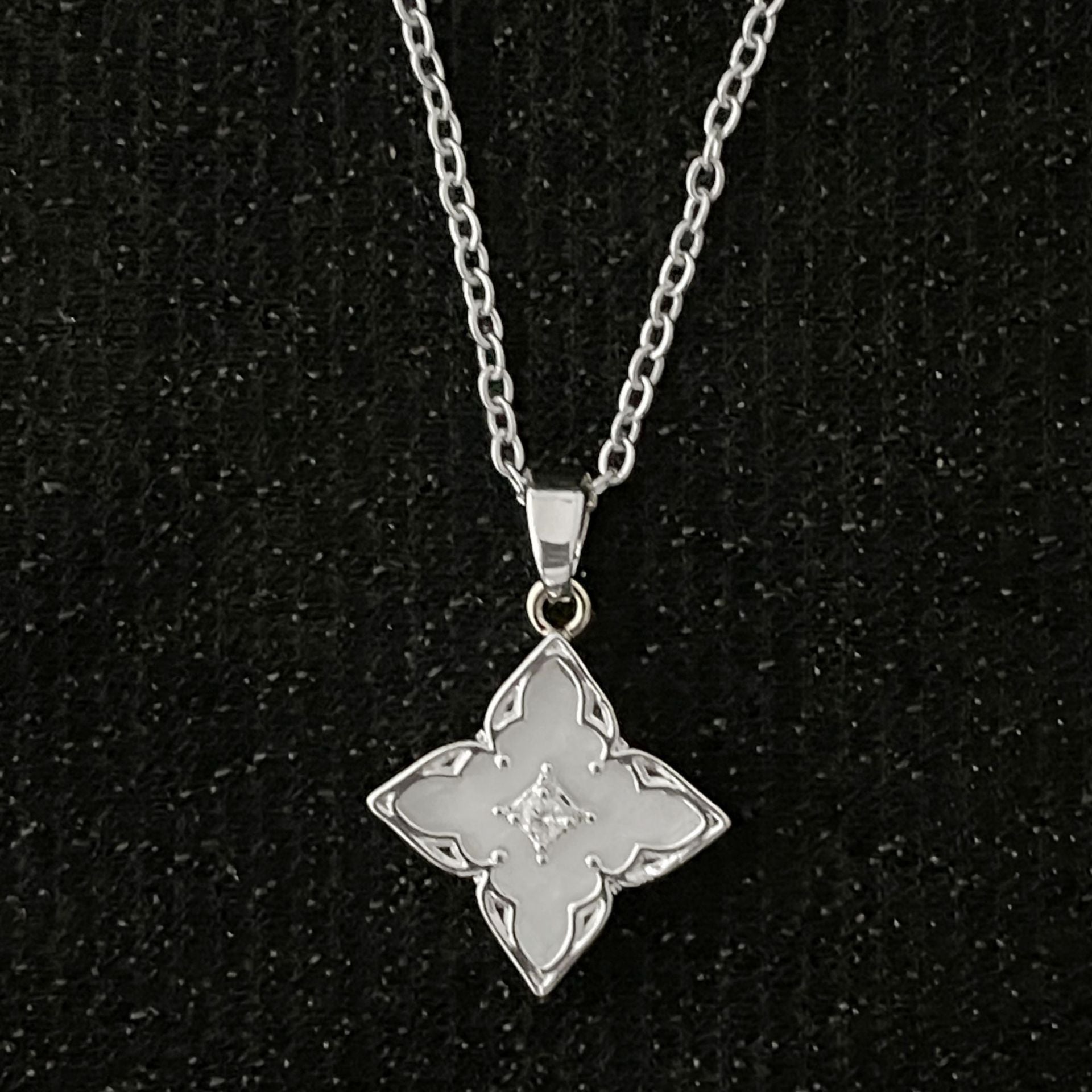Wholesale  Zircon Pendant Four Leaf Clover Necklace