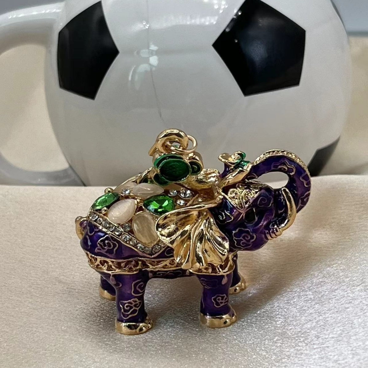 Wholesale cute elephant pendant alloy keychain