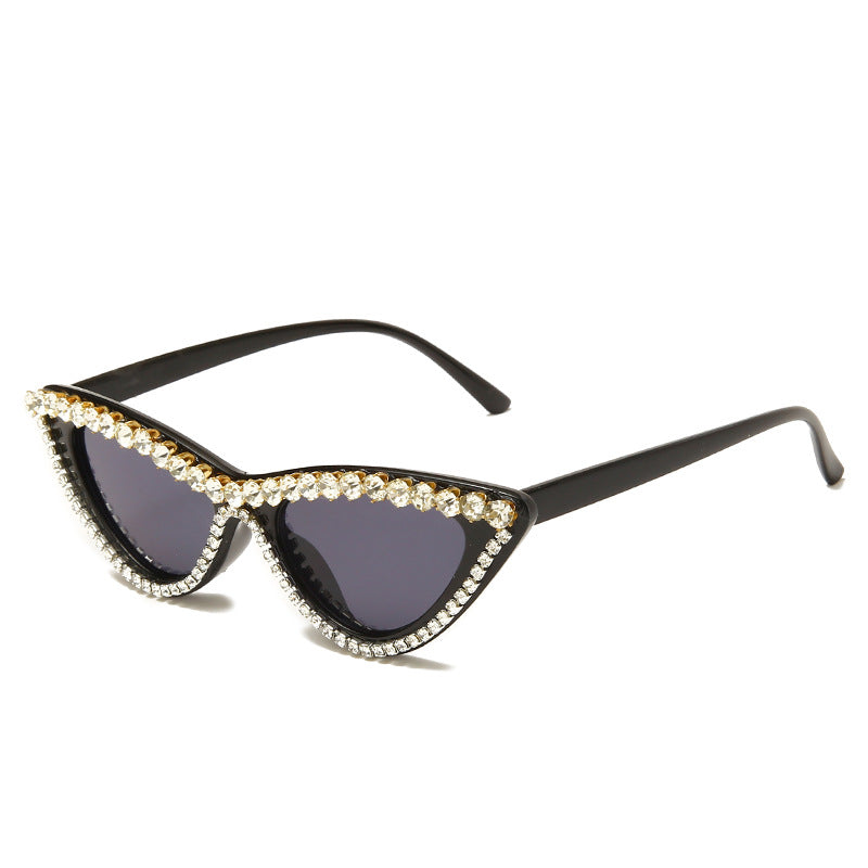 Wholesale Retro Triangle Exaggerated Cat-eye Sunglasses with Diamonds