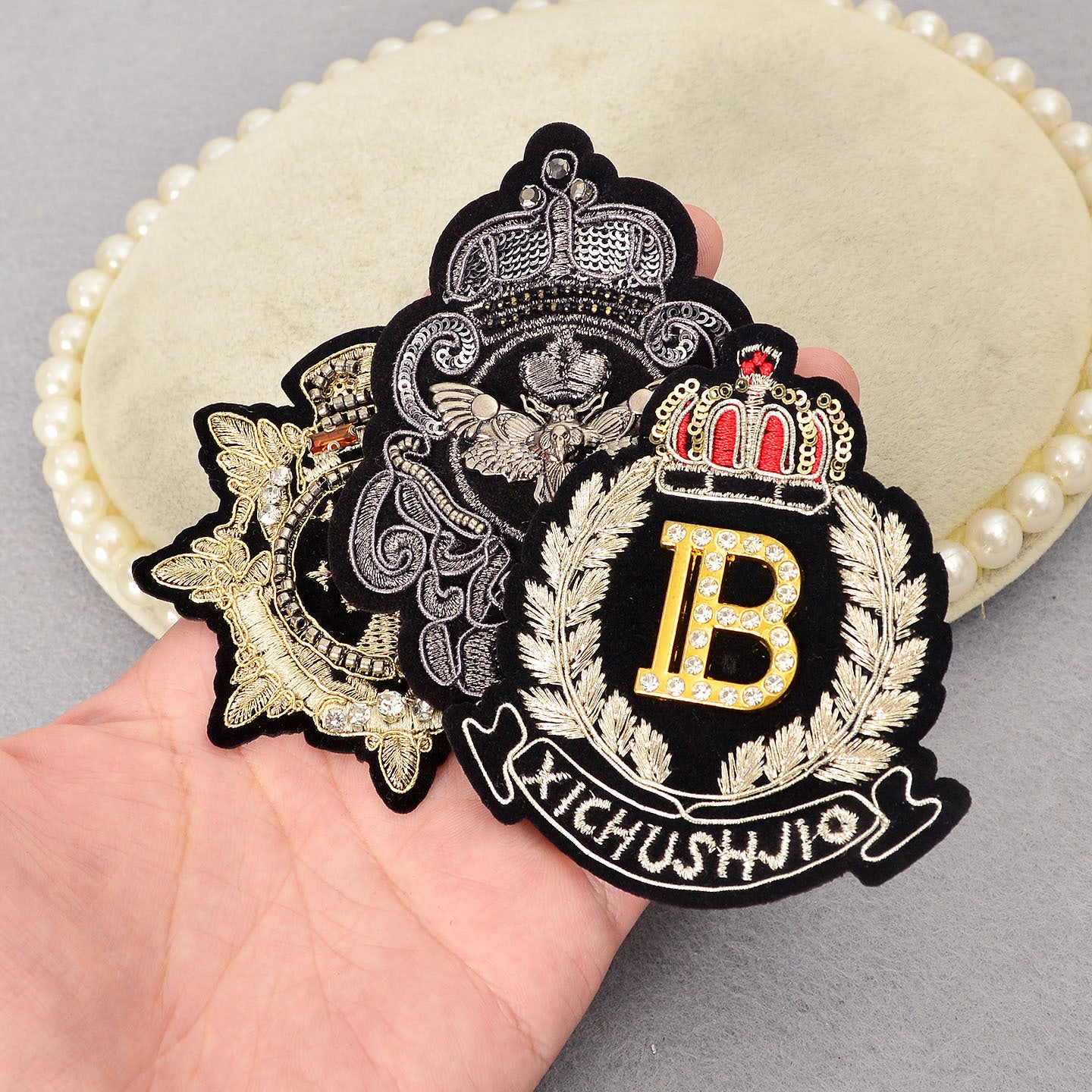 Wholesale Felt Base Sequin 3D Crown Bee Embroidered Patch Badge For Clothing Towel DIY Accessory