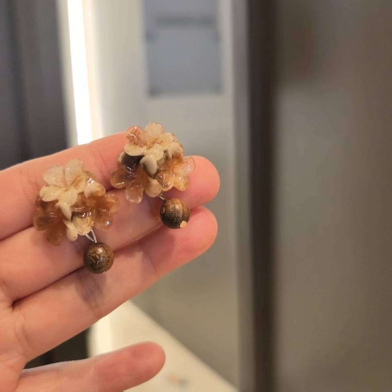 Wholesale Retro Hong Kong style circle contrasting color earrings