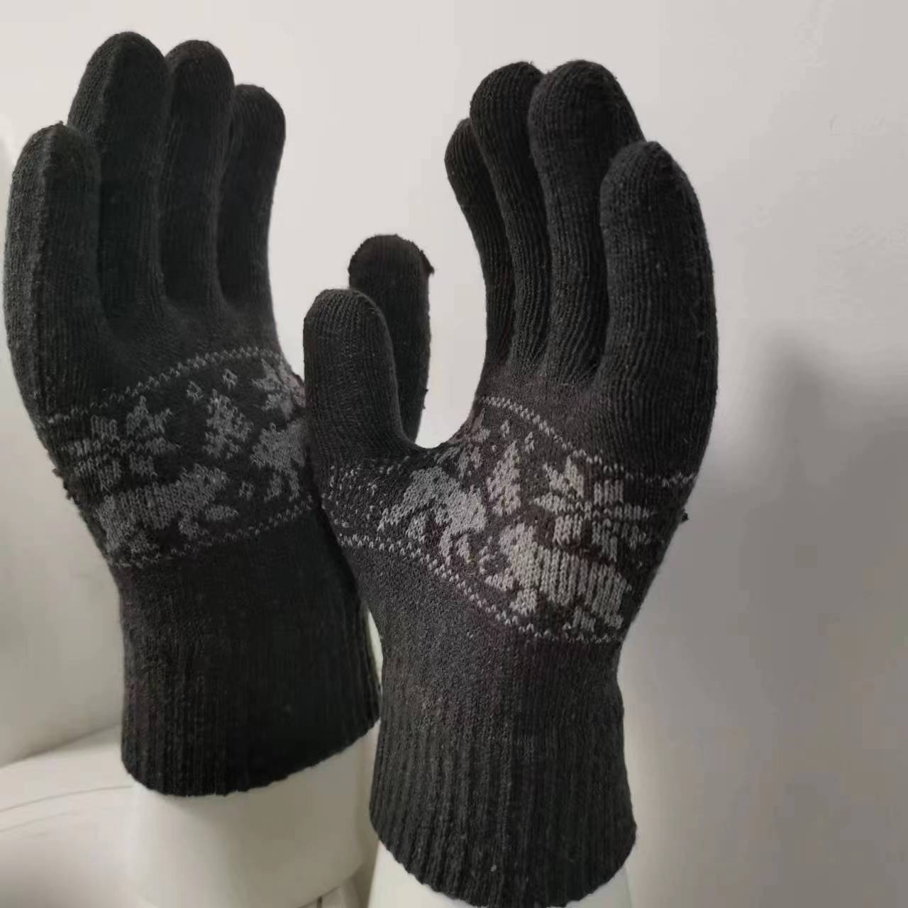 Wholesale of Men's Wool Knitted Gloves for Autumn and Winter