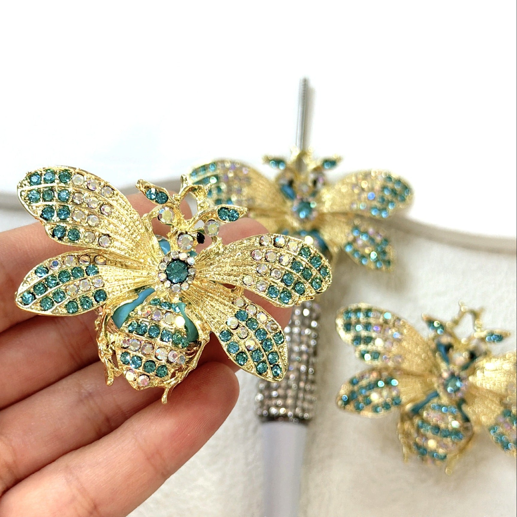 Wholesale Bee inlaid diamond straight hole beads accessory