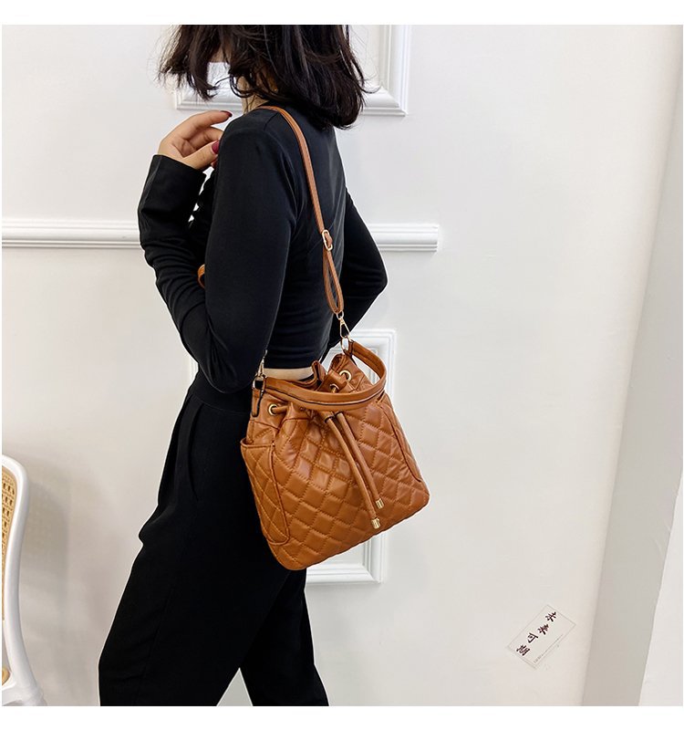 Wholesale Lingge PU Single Shoulder Crossbody Bag