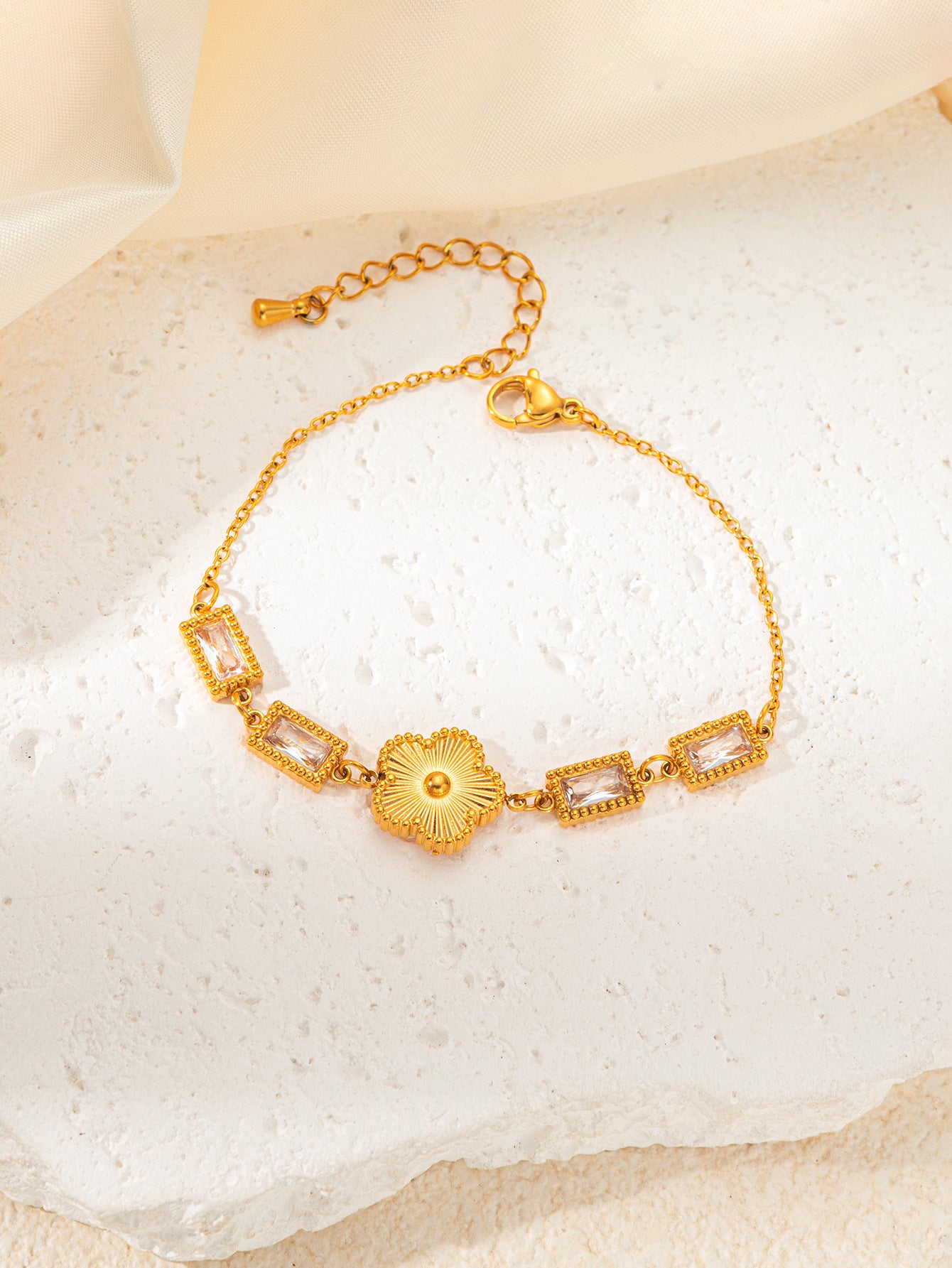 Wholesale Bracelet Summer Gold Retro Titanium Steel Bracelet High-grade Emerald Zircon