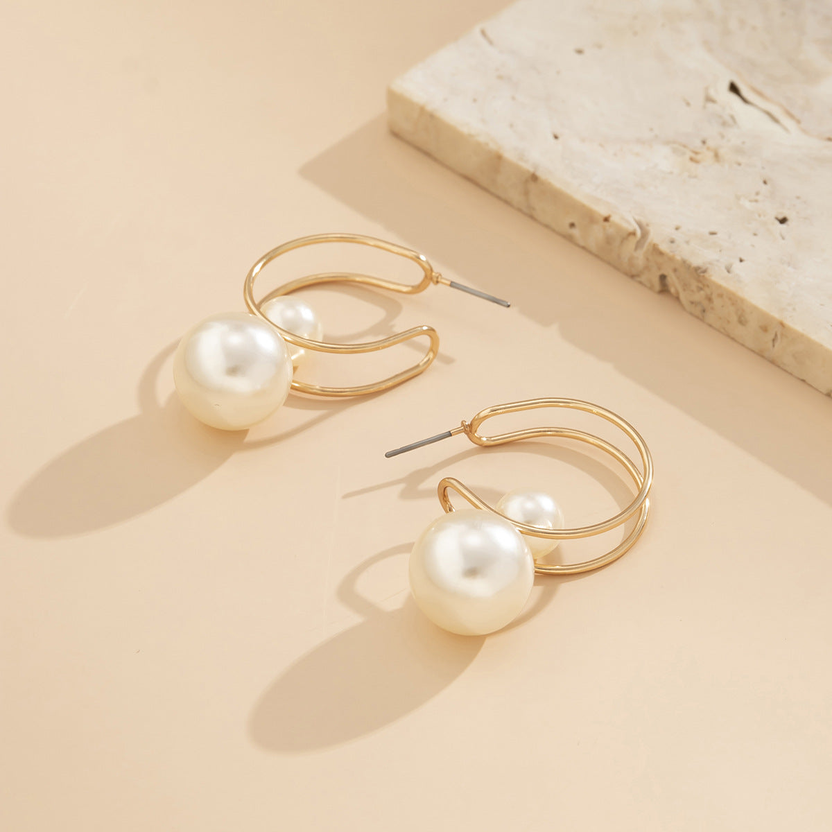 Wholesale Light Luxury Vintage Silver Needle Pearl Earrings