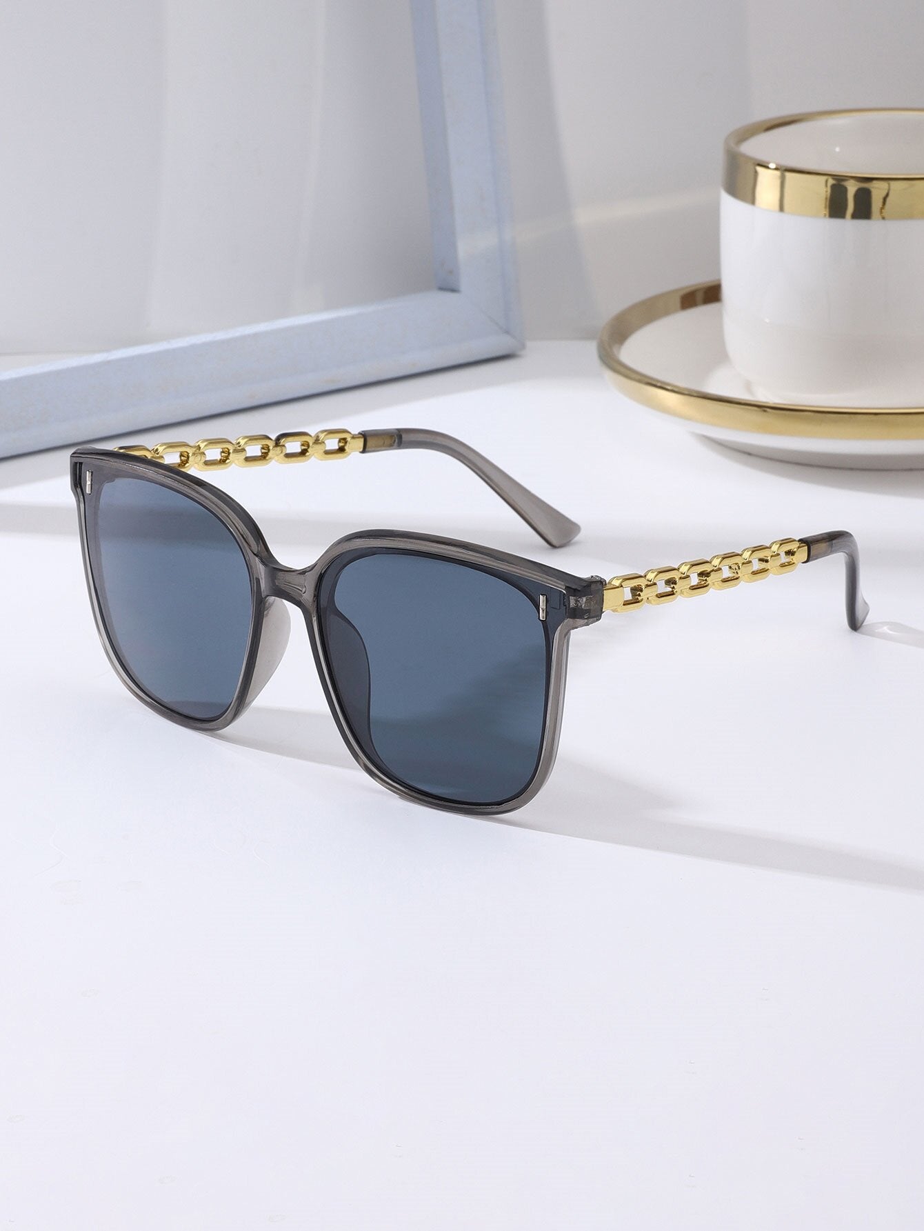 Wholesale Large frame chain leg sunshade sunglasses